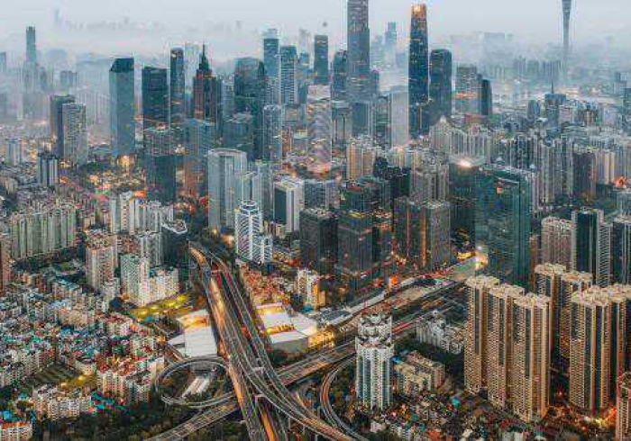 广州疫情，一座超大型城市的韧性大考