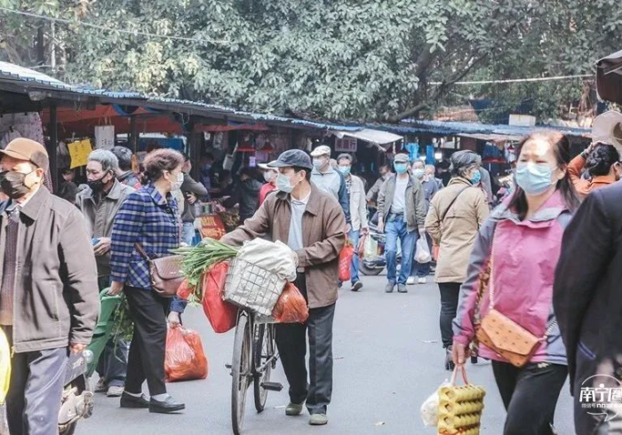 无声的围城,南宁动态清零下的城市脉动与人性微光 无声的围城,南宁动态清零下的城市脉动与人性微光