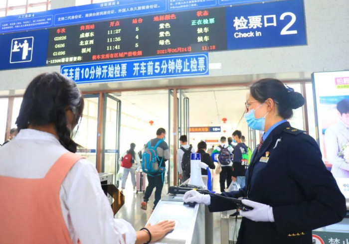 数据背后的坚守,广西疫情报告如何织就边陲健康防线 数据背后的坚守,广西疫情报告如何织就边陲健康防线