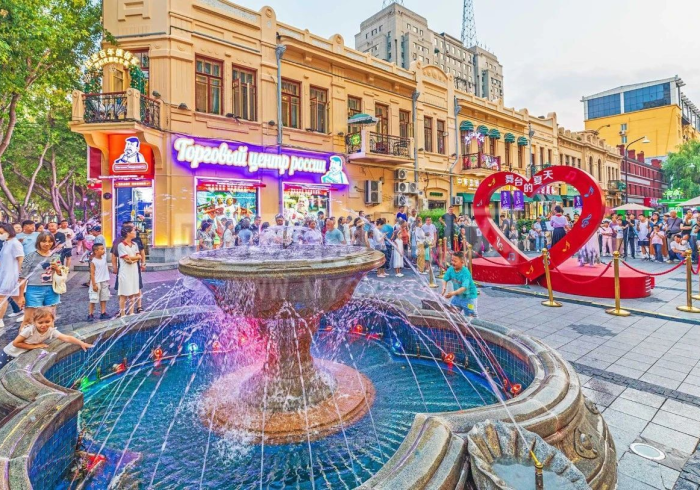 当热带季风吹过中央大街,一场关于错位的文化想象 当热带季风吹过中央大街,一场关于错位的文化想象