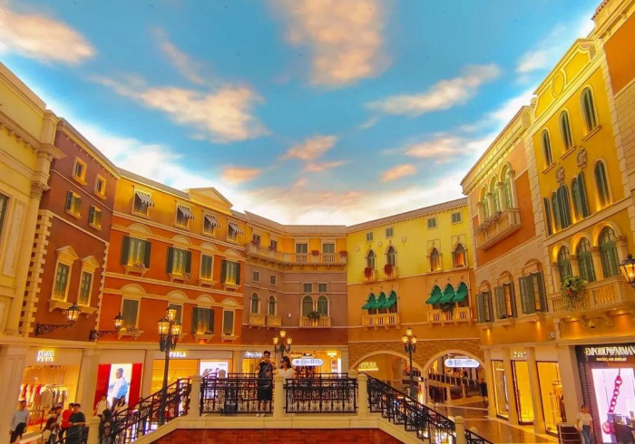 澳门新冠西安，当赌城与古城在疫情中命运交织