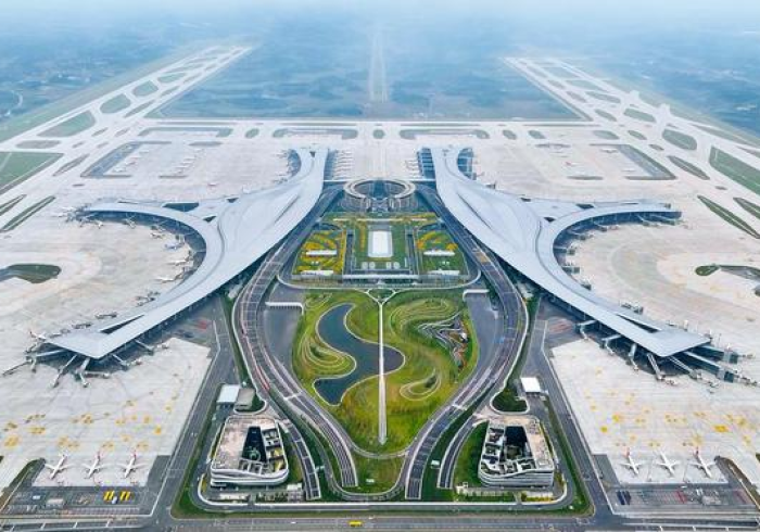 乌鲁木齐机场，精准防控下的丝路空中枢纽