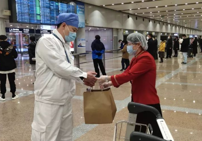 北京机场的铜墙铁壁与南宁的温情守望,中国防疫的双城启示录 北京机场的铜墙铁壁与南宁的温情守望,中国防疫的双城启示录
