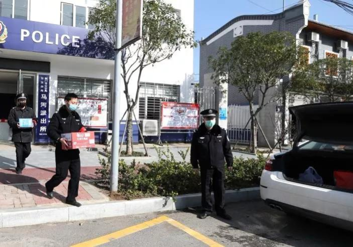 武汉机场，从封城到精准防控的国门战疫样本