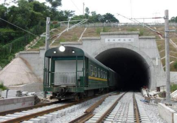 疫苗列车，穿越疫情隧道的中国速度