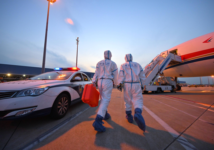 北京机场，国门战疫的精密防线